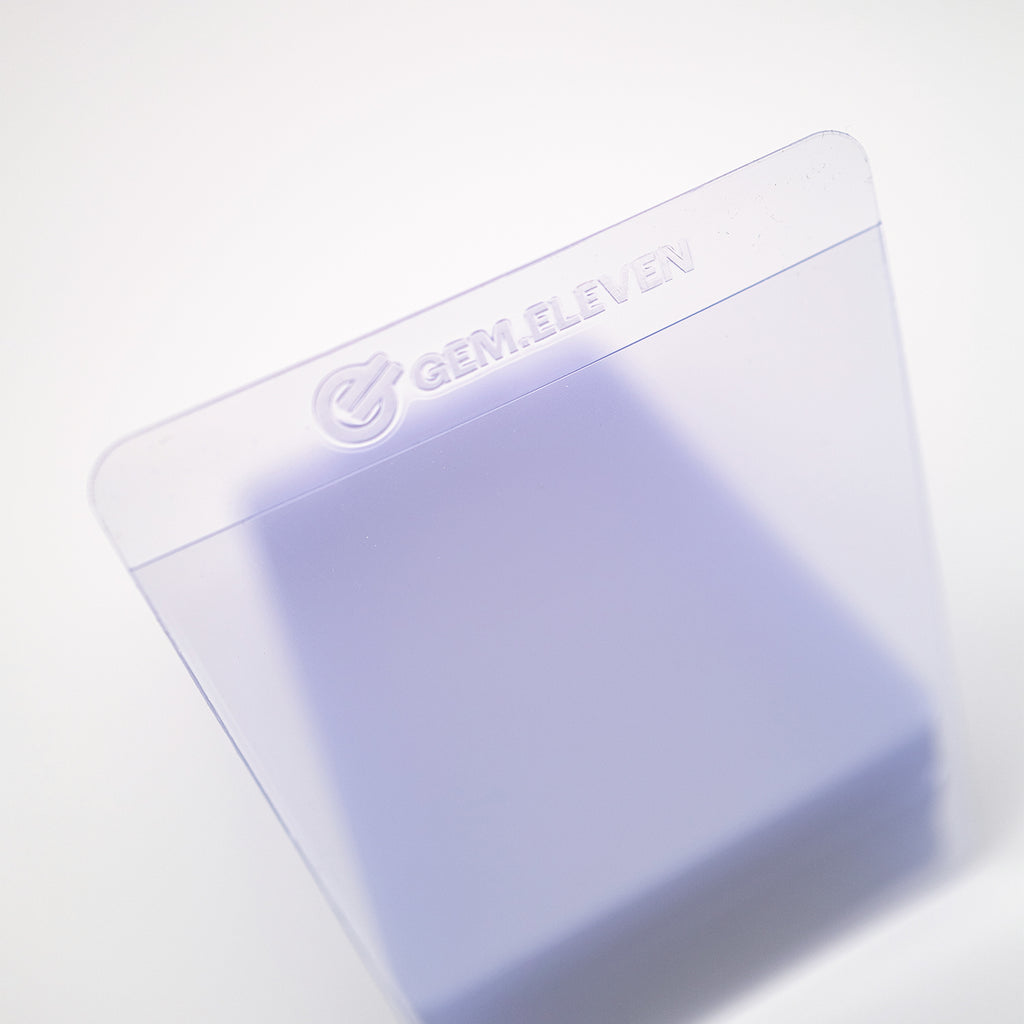 Gem.Eleven Card Saver 50er Pack – Semi-Rigid für Grading