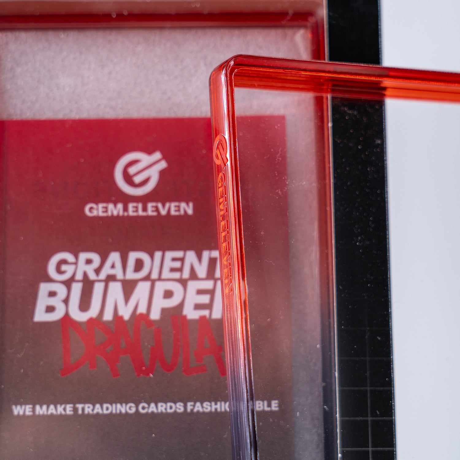 Gem.Eleven Gradient Bumper Dracula – PSA & CGC Slab Schutz